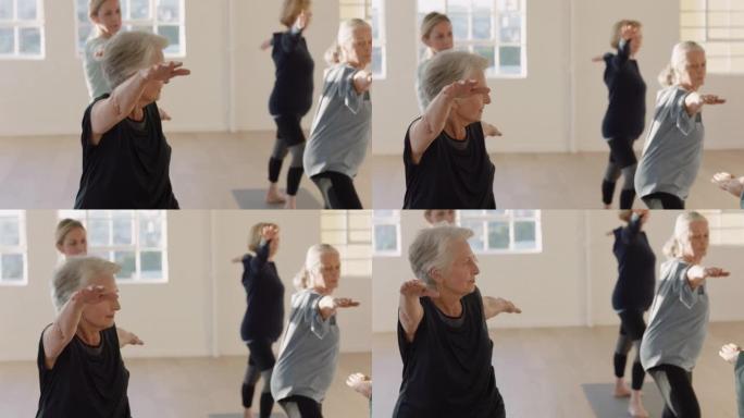 瑜伽课美丽的老年妇女锻炼健康的生活方式练习战士姿势享受工作室集体健身锻炼