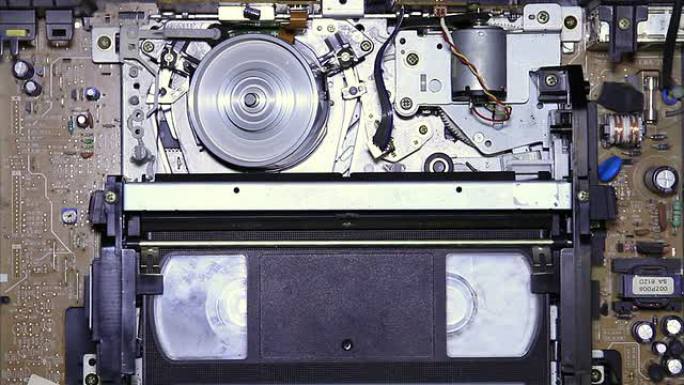VHS磁带倒带在VCR内视觉