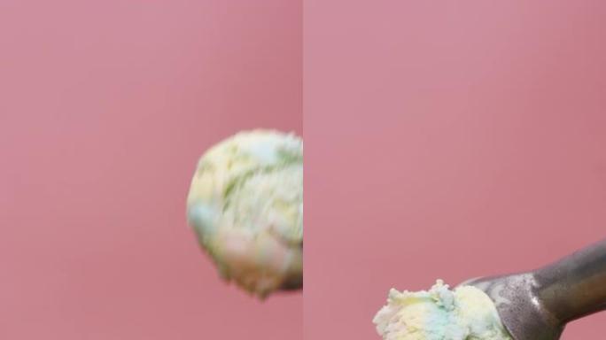 冰淇淋蛋卷，顶部有彩虹味冰淇淋。