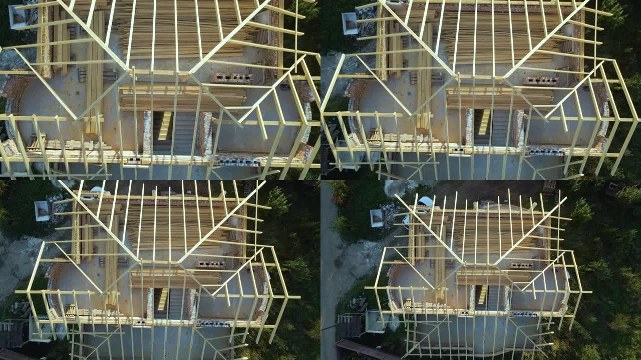 在建的木屋架结构未完成住宅的鸟瞰图