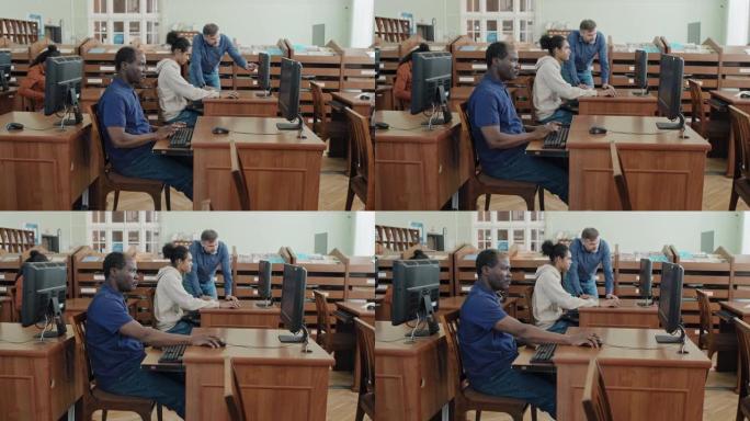 在图书馆的计算机上进行测试的学生