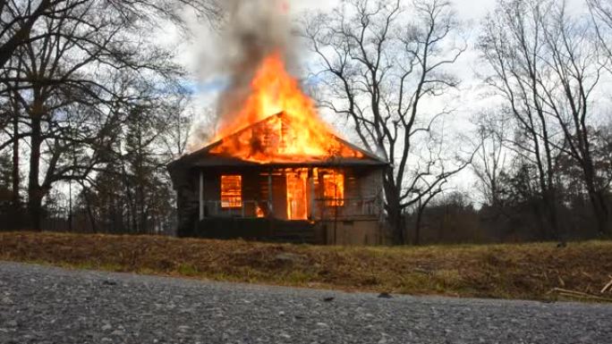 消防部门为训练演习而纵火的房屋。
