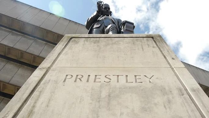 约瑟夫·普里斯特利雕像，英国伯明翰。