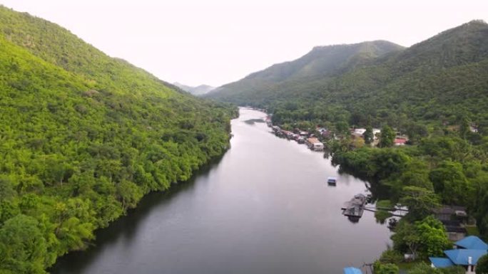 沿河漂流屋绿色自然的鸟瞰图，飞越热带绿色森林和宁静的河流