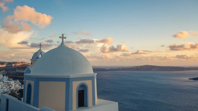 希腊圣托里尼岛上的小教堂