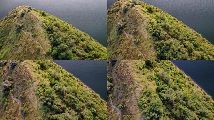 空中无人机视图。摄像机在河道上空飞行。悬崖山海岸，美丽的夏日大自然。惊人的背景。