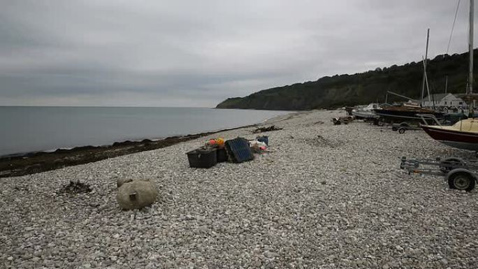 英国莱姆里吉斯多塞特港以西的海滩