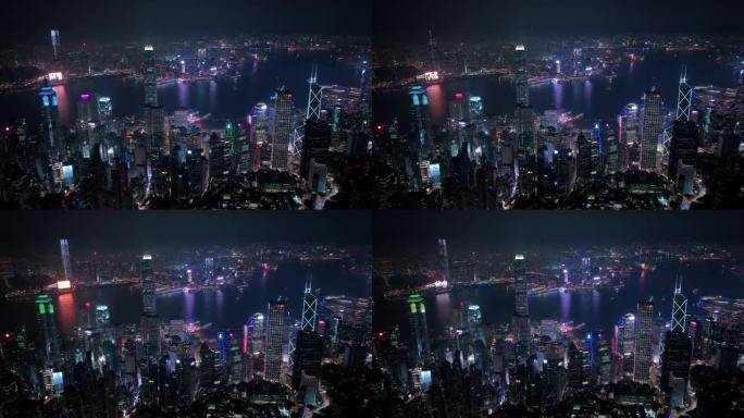夜间香港城市景观的空中滑梯