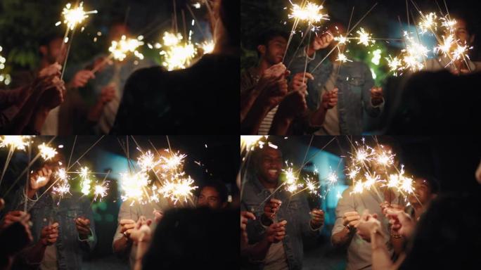 新年前夜的朋友们在后院4k的宁静夜晚用烟花庆祝，微笑着一起享受庆祝