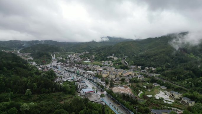 雨后云雾风景小镇俯瞰