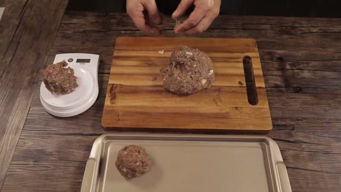 牛肉饼制备-称重和制作150克的牛肉丸