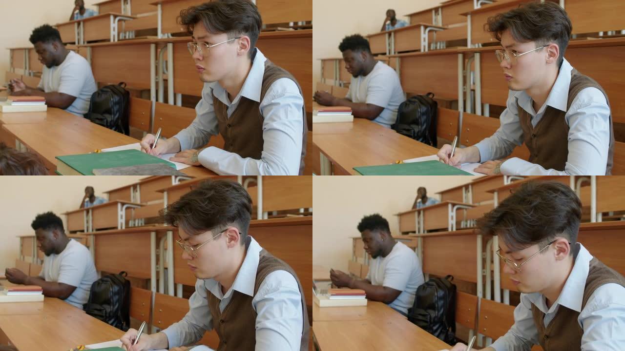 年轻的亚洲学生做笔记