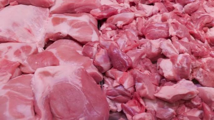 肉店。超市里有多种肉类产品可供选择。陈列柜里的鲜肉。