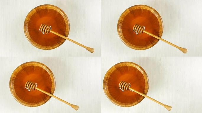 木碗里有蜂蜜铲斗的蜂蜜