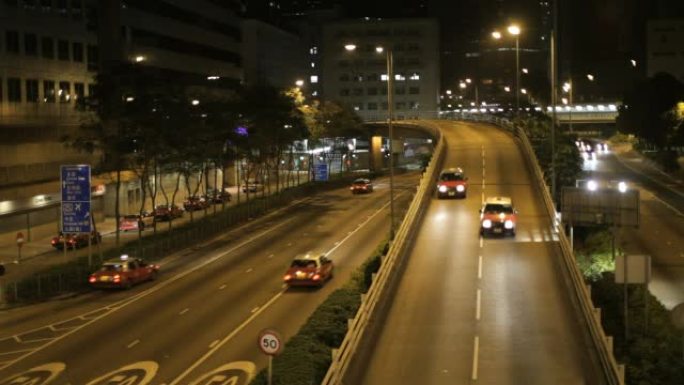 晚上繁忙的香港高速公路