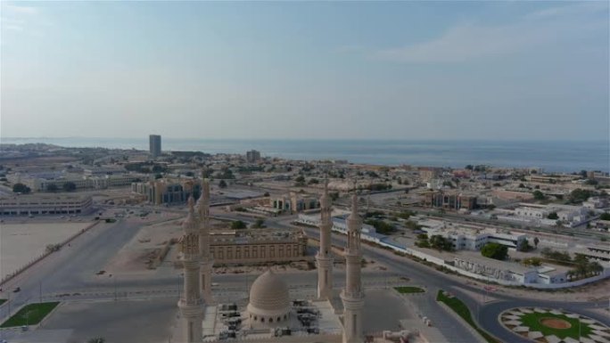 阿拉伯联合酋长国拉斯海玛清真寺和海洋，空中