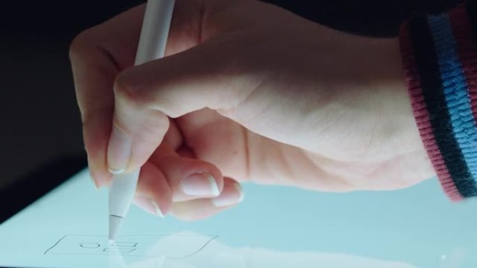 使用手写笔图形设计师在移动触摸屏设备上绘制规划布局的数字平板电脑近距离绘制