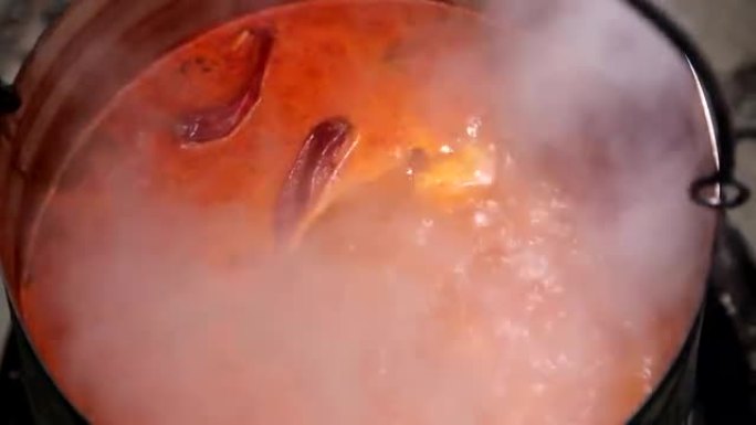 沸腾炖牛肉烹饪