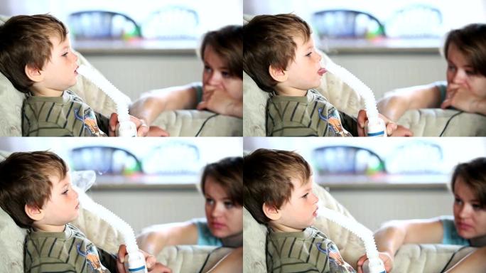 小男孩和母亲使用雾化器吸入药物