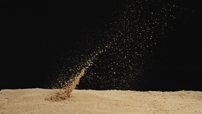 SLO MO LD子弹击中沙土地面，沙子散落到空中