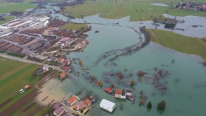 空中: 洪水对环境的破坏。城市景观
