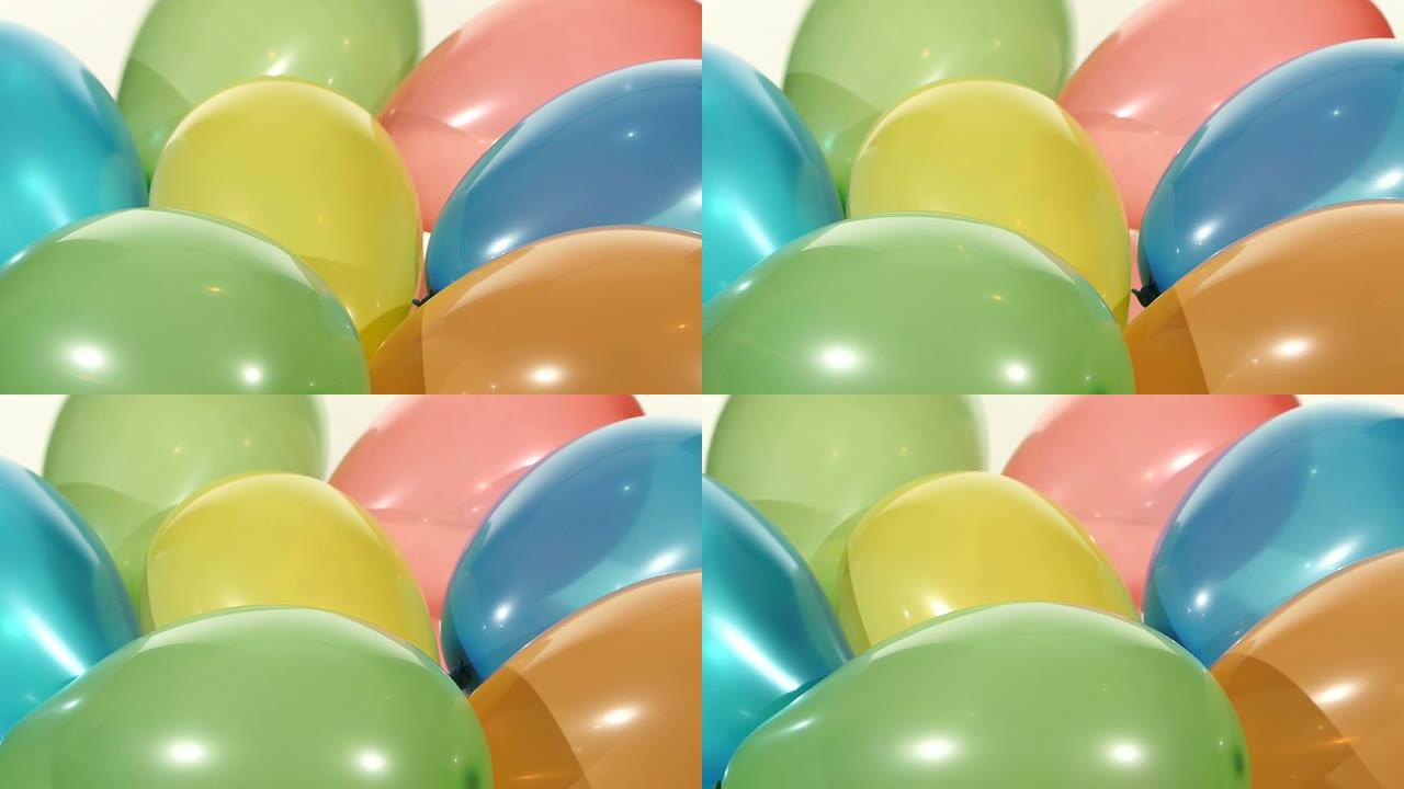 背景与许多彩色气球，旋转