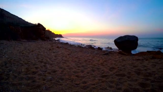 狂野海岸的日出。间隔拍摄