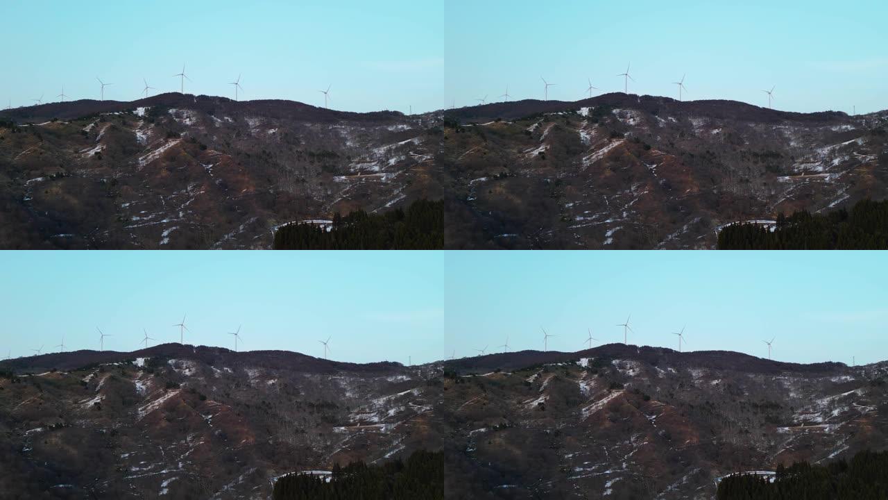 日本北部的山顶风电场