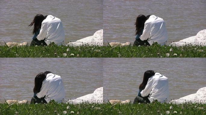 水边的情侣拥抱-特写 (高清1080p30)