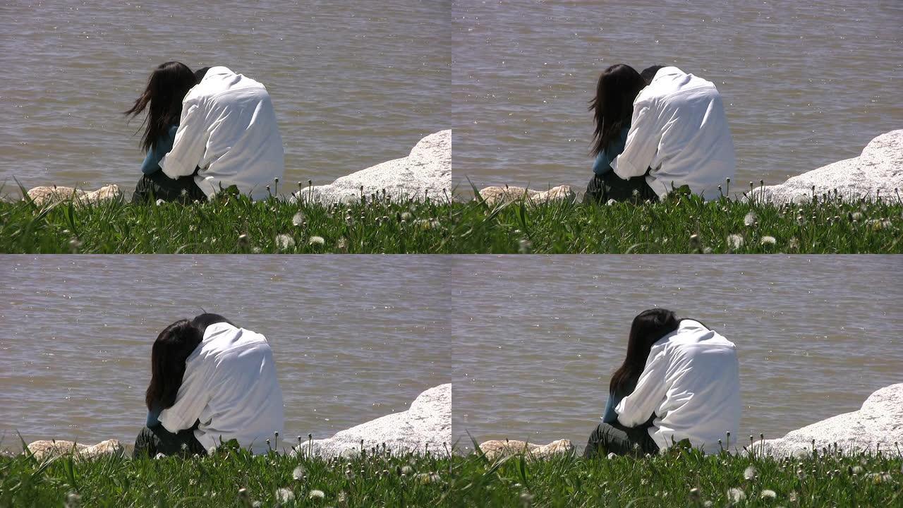 水边的情侣拥抱-特写 (高清1080p30)