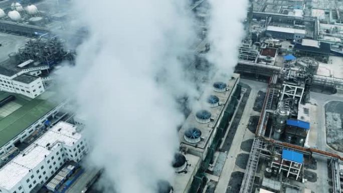 工业工厂烟雾的鸟瞰图