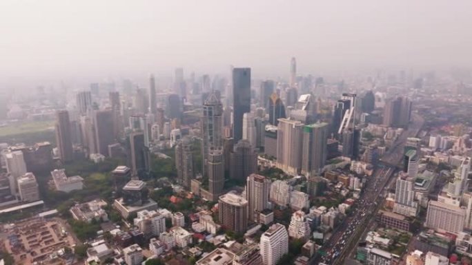 曼谷市的烟囱烟雾问题。二氧化碳排放问题。