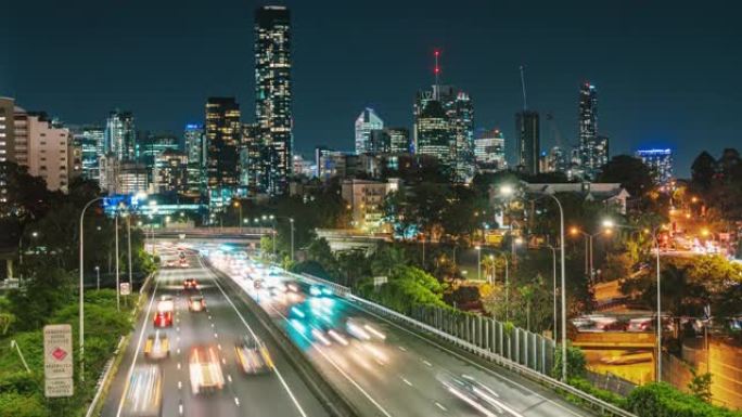 澳大利亚昆士兰州下班后晚上，布里斯班城市景观和高速公路交通道路的4k延时镜头