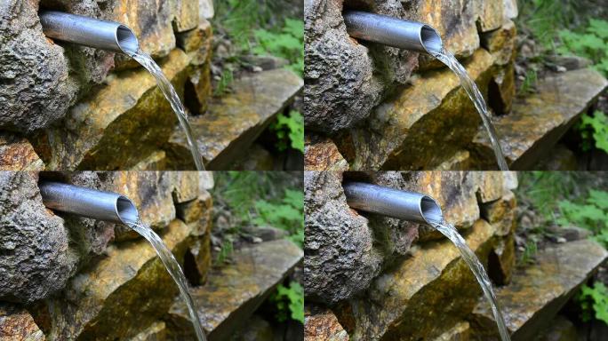 高清: 森林中的老石矿泉水泉