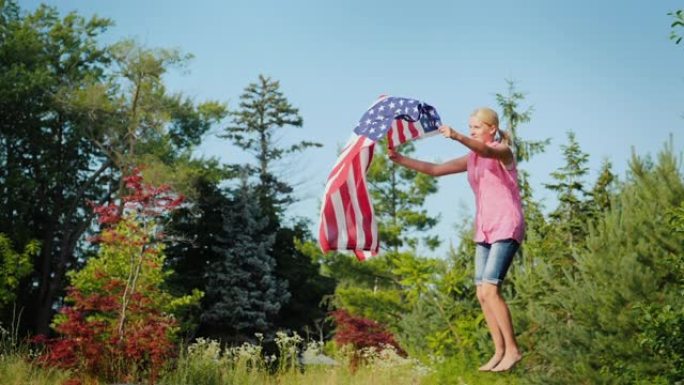 运动女人与美国国旗跳蹦床