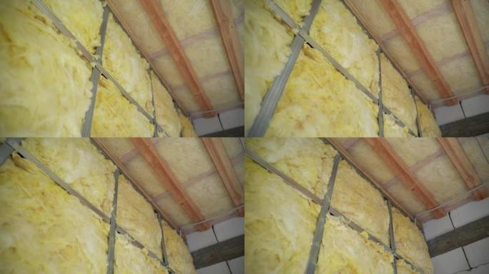 使用玻璃棉进行屋顶隔热和墙壁隔音，使摄像机运动平稳。没有内部装修的裸露墙壁私人住宅