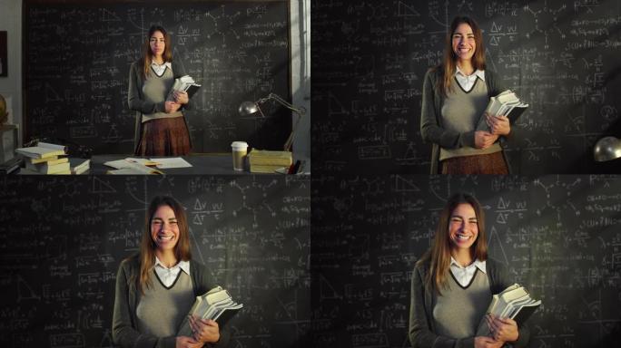 放大: 大学教室里年轻女教师的肖像站在黑板前，用数学公式。大学图书馆的科学女研究员，看着相机，微笑着