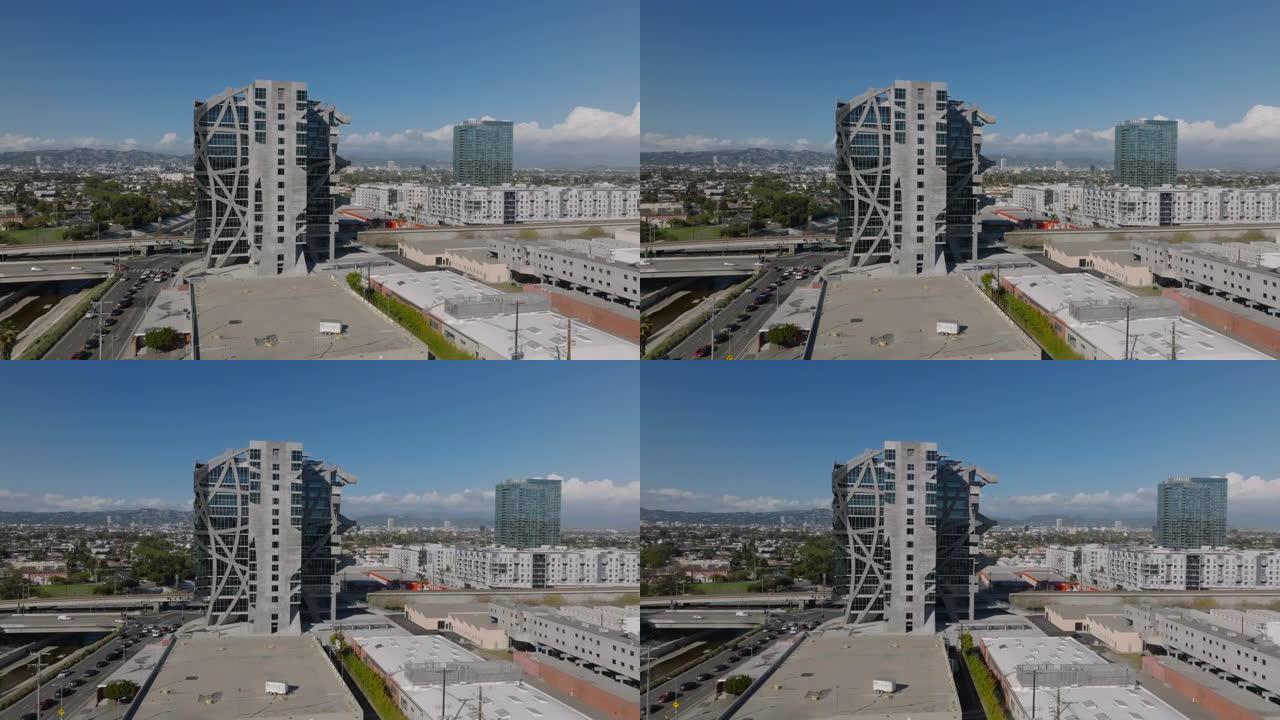 现代设计多层办公楼的空中幻灯片和平移镜头。混凝土骨架和大窗户。美国加利福尼亚州洛杉矶