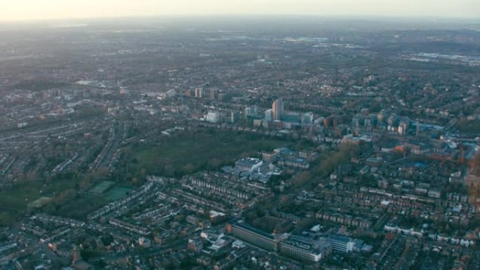 英国伦敦伊灵百老汇鸟瞰图。4K