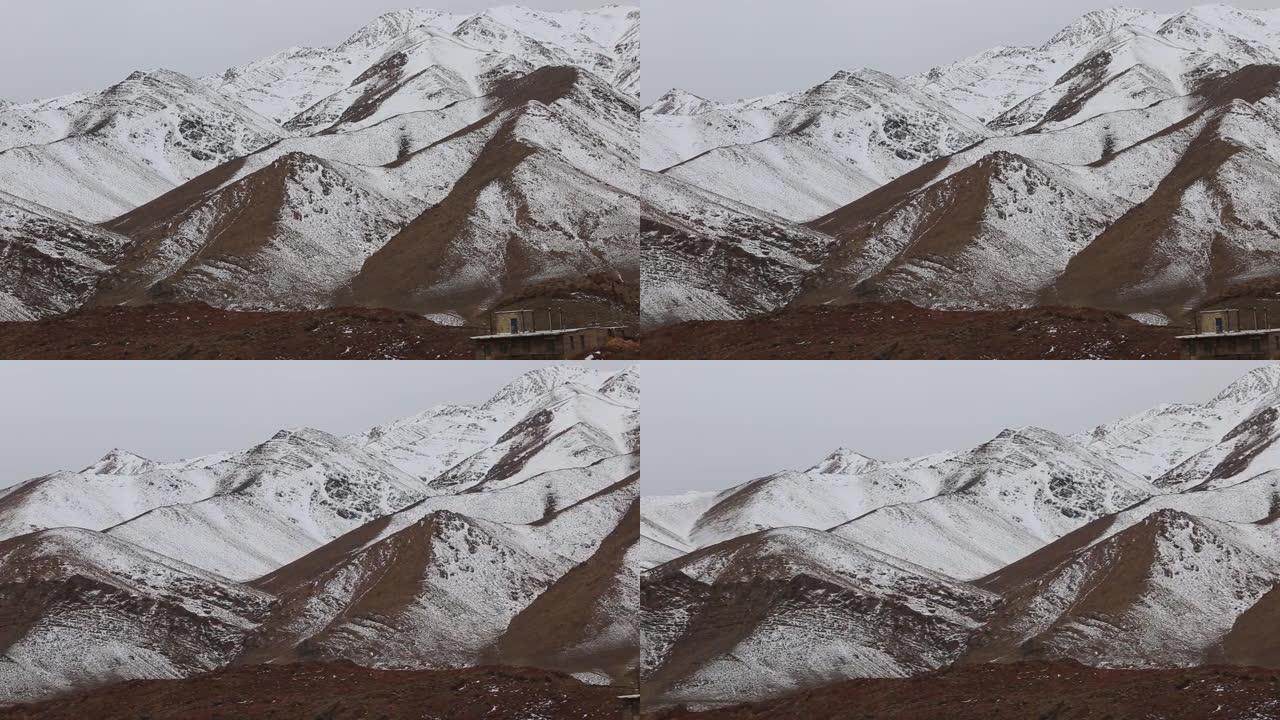 Karkas谷，伊朗的冬季3,899米海拔高，积雪覆盖。