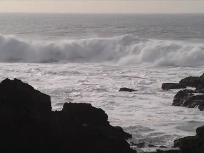 海浪抵御岩石