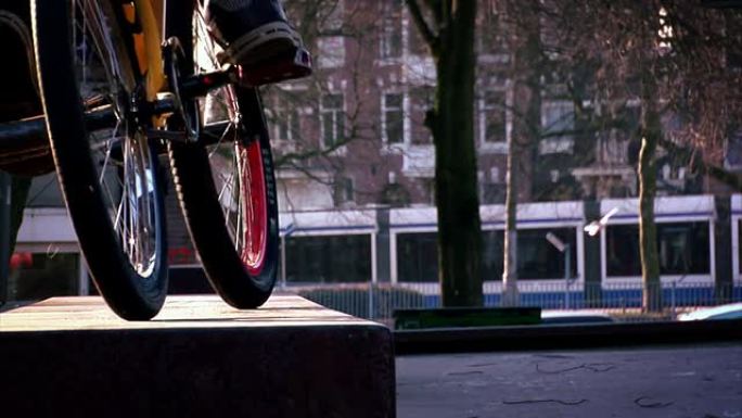 BMX: 180 off bench