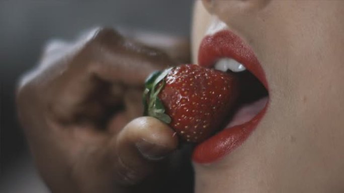 吃草莓50fps