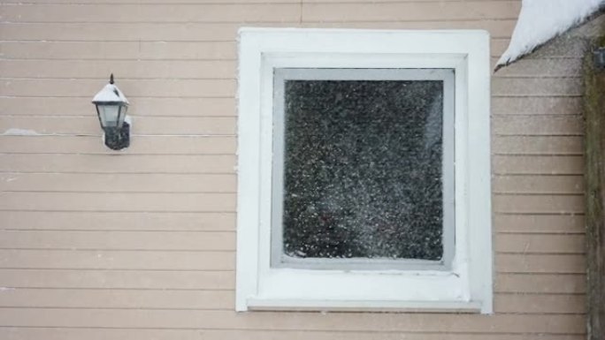爱沙尼亚雪雨外的方窗