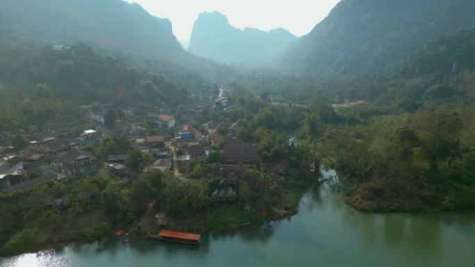 日落时湄公河宁静景象的鸟瞰图