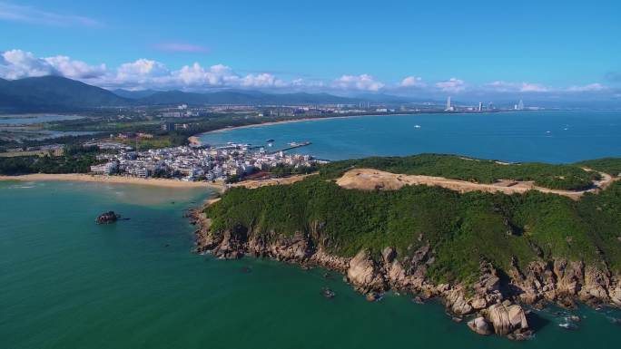 航拍三亚后海皇后湾海上冲浪及海棠湾风光