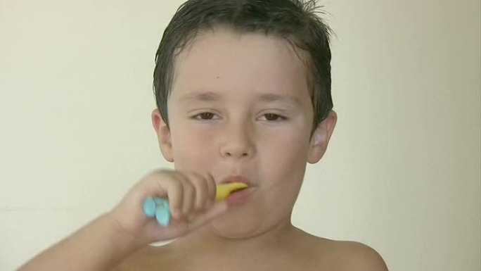 孩子刷牙