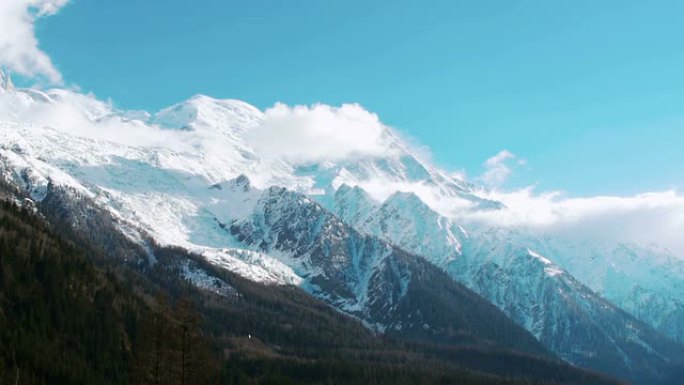 万宝龙山脉