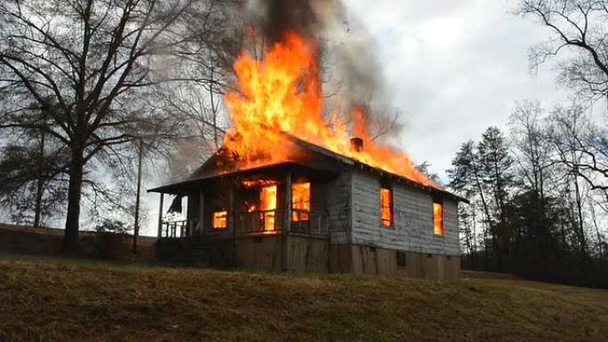 消防部门为训练演习而纵火的房屋。