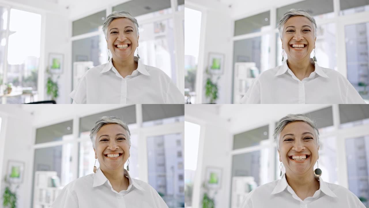 在哥伦比亚的办公室、公司公司和管理层里，面对、商业和女人大笑。幸福成熟的女性高管微笑的肖像在创业公司